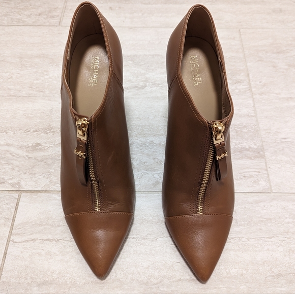 Michael Kors - Acorn Leather Zip Front Booties - Picture 3 of 12